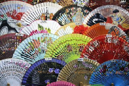 Puesto de abanicos en el zoco de Córdoba