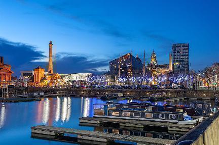 Vista de Liverpool desde el río Mersey. Reino Unido.