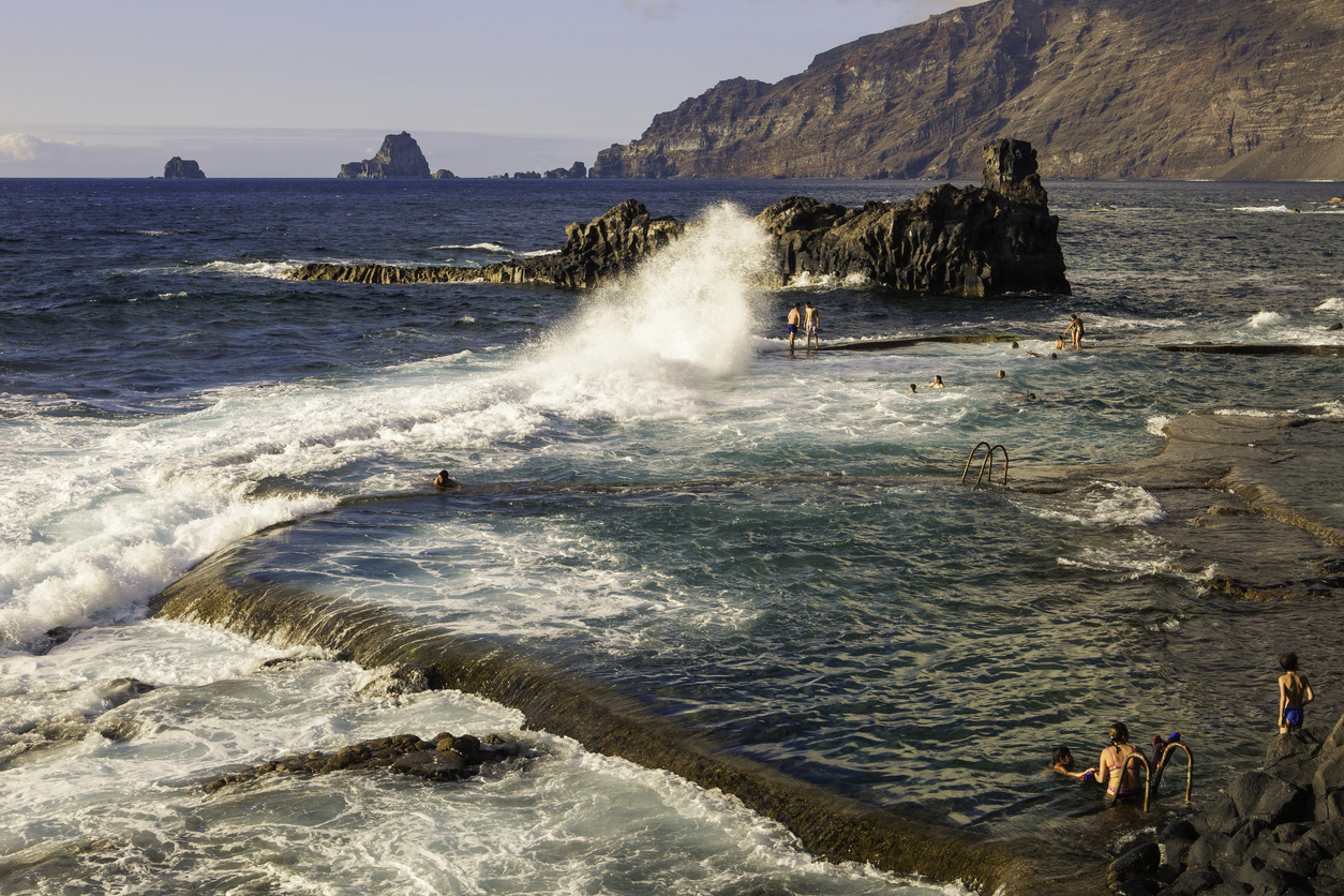 Piscinas naturales en La Maceta, isla del Hierro (España)